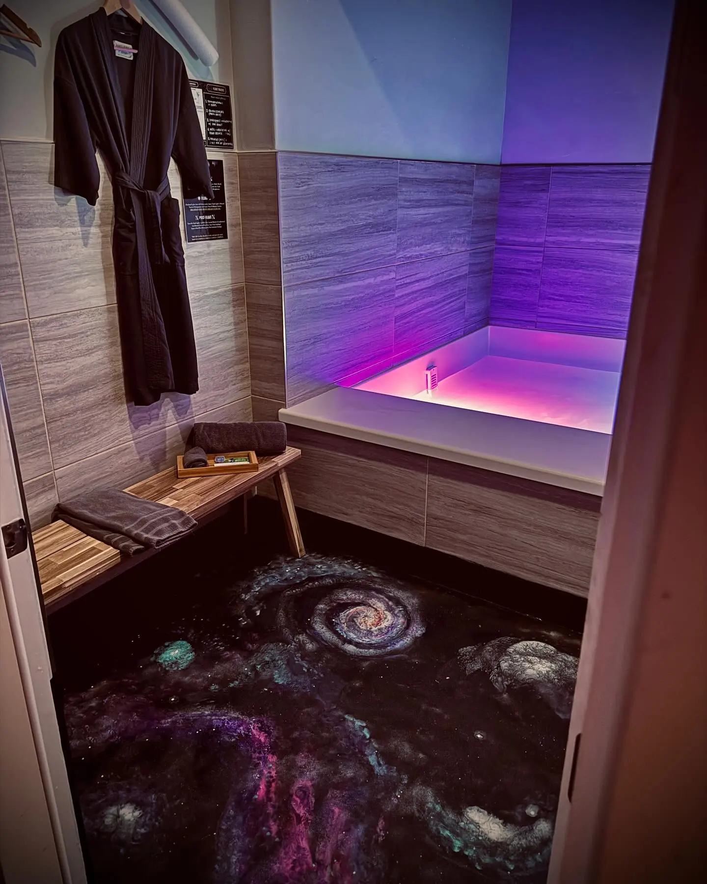 Infinity float room